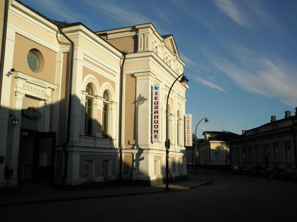 Отель Haminan Seurahuone Экстерьер фото